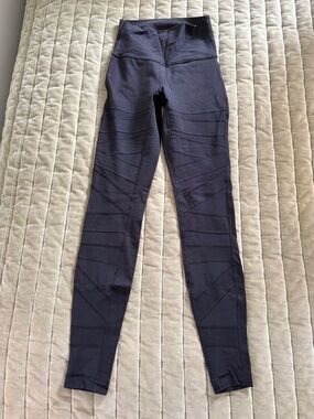 Lululemon High-Rise Moto Tight - Black - Size 4